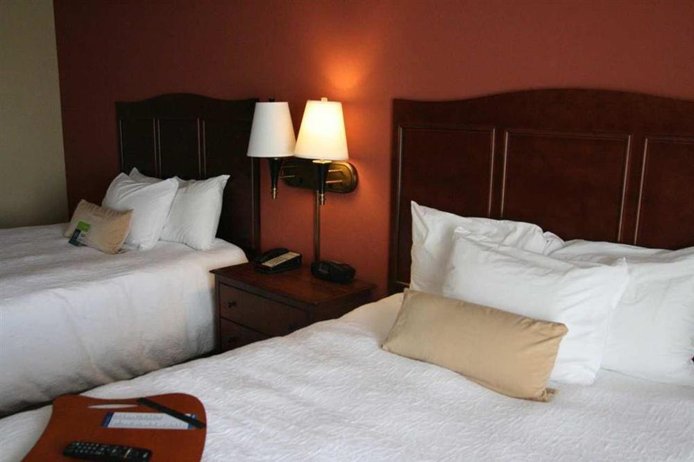 Hampton Inn Derby-Wichita Southeast Номер фото